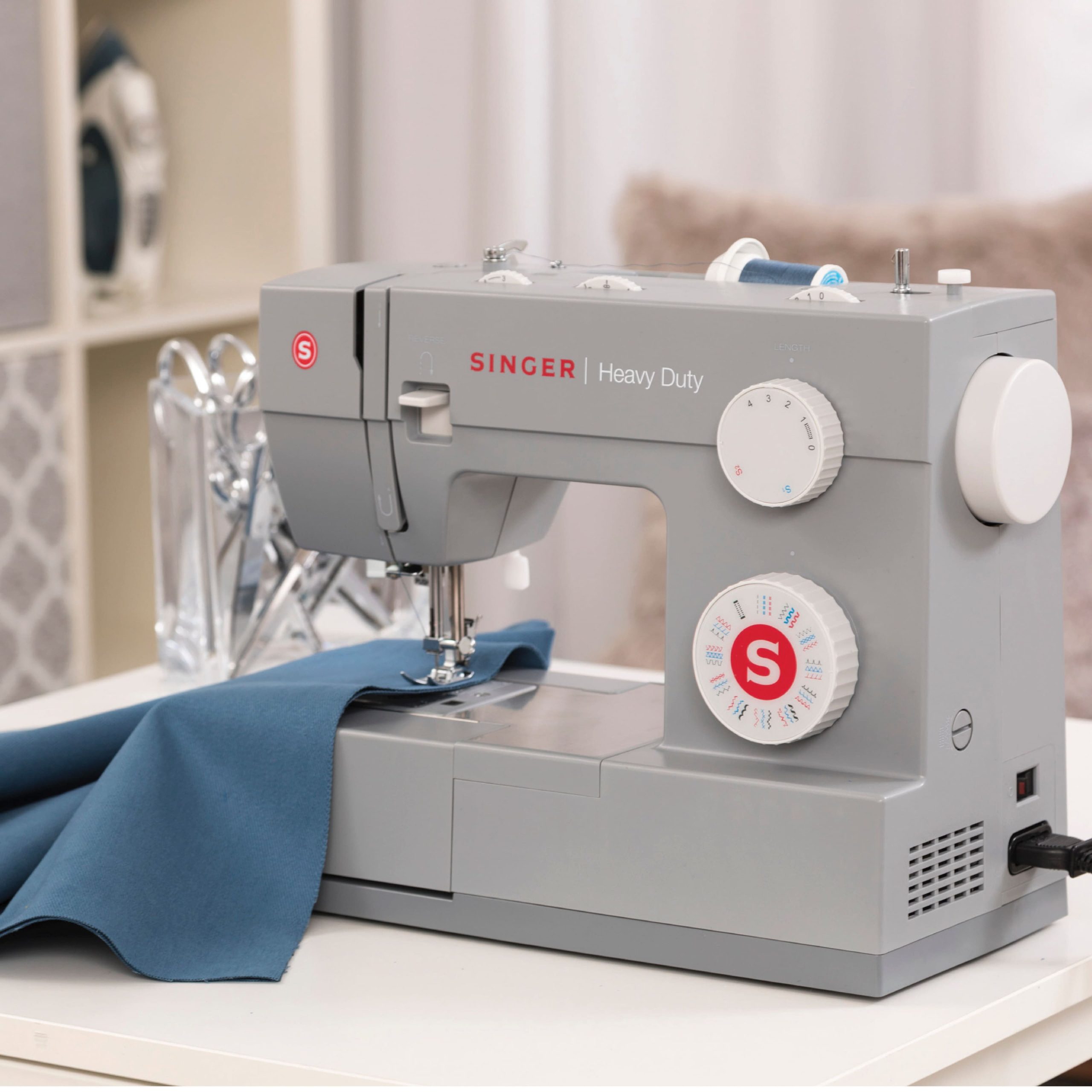 SINGER® HD4452 Heavy Duty Sewing Machine - Image 2